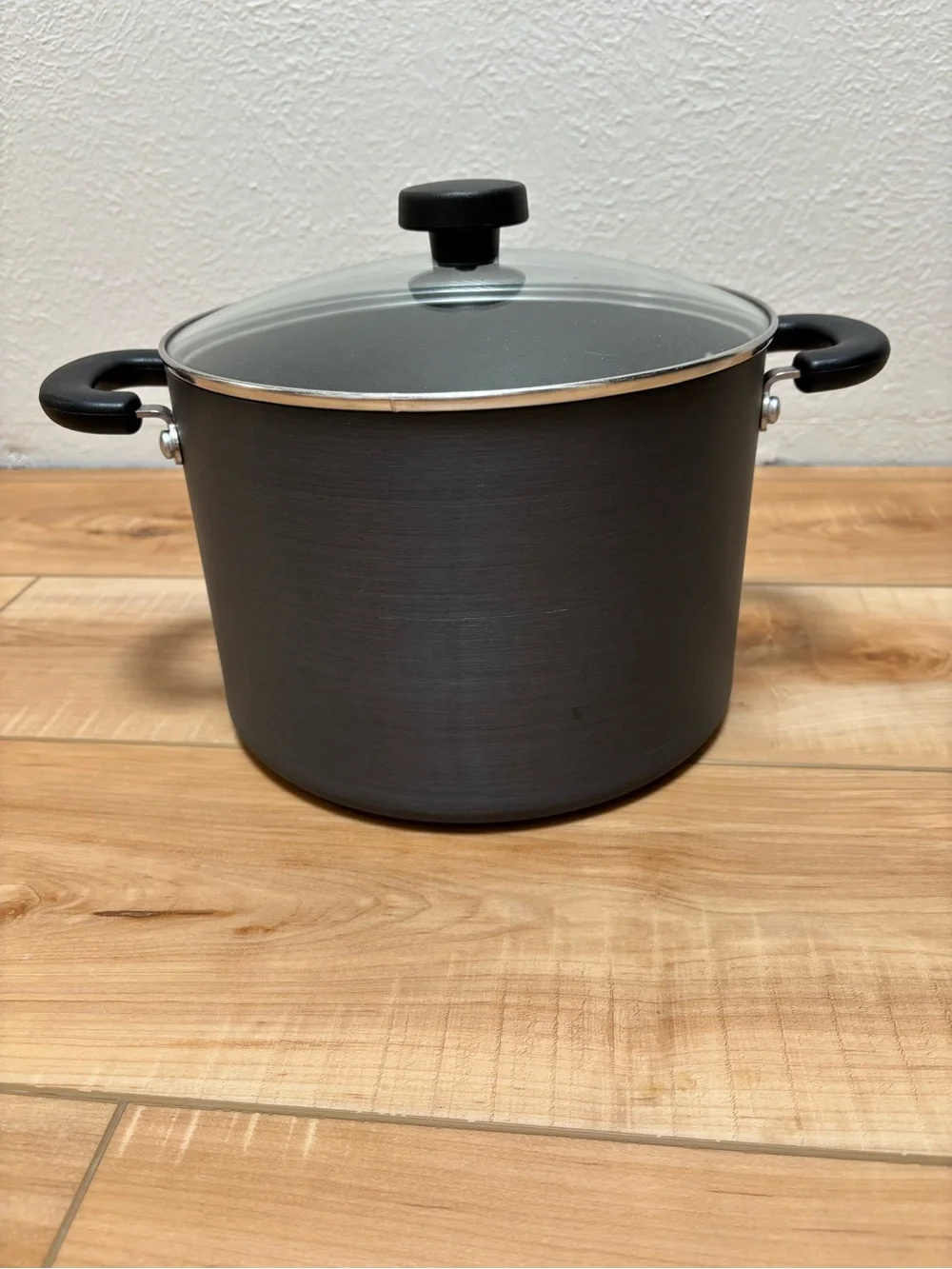 The Pampered Chef Nonstick Stockpot with Glass Lid - Black